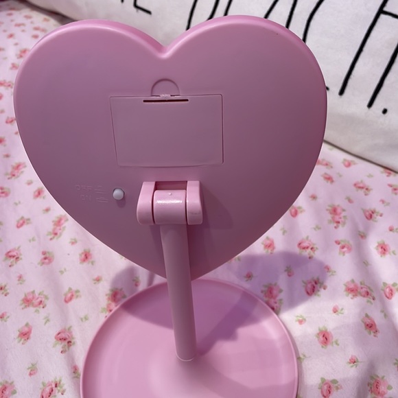 pink mini heart shaped mirror - Picture 2 of 2